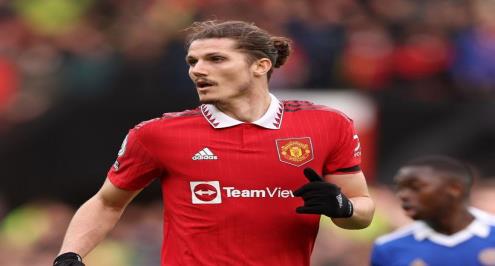 مانشستر يونايتد يعلن غياب سابيتزر حتى نهاية الموسم بسبب إصابة الركبة